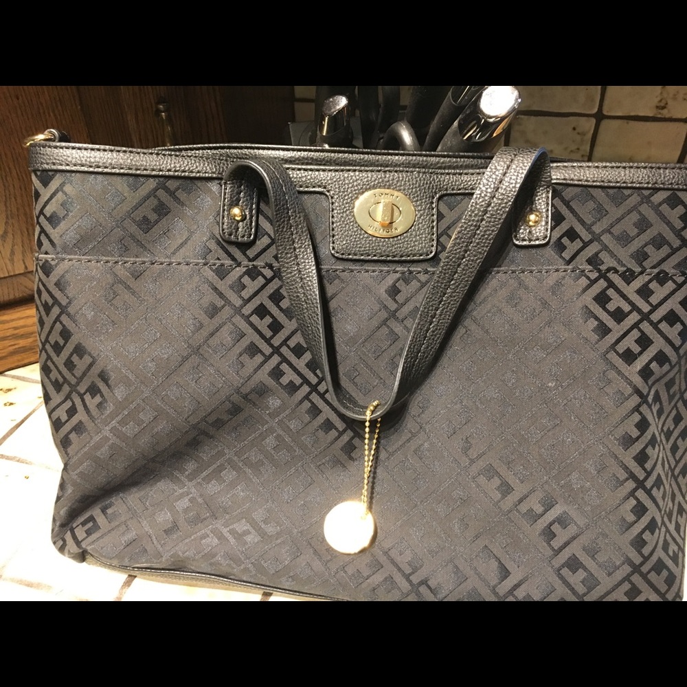 Tommy Hilfiger bag - Navy with black trim.